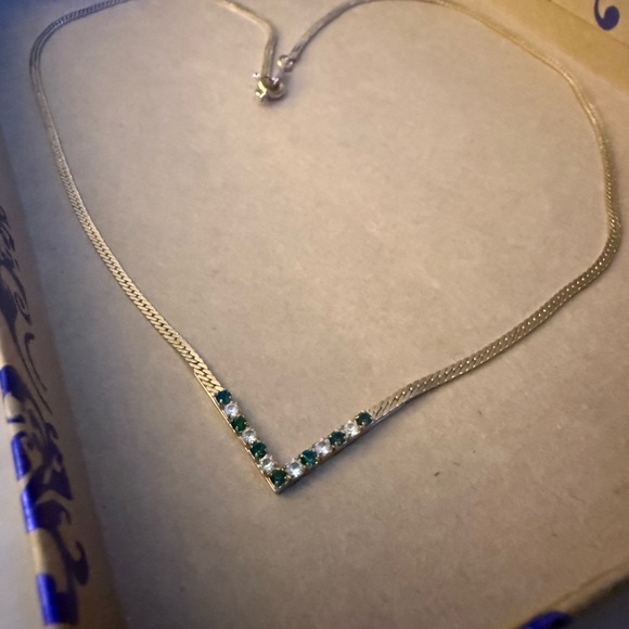 Vintage Avon Goldtone Necklace with Green and Clear Stones - Picture 6 of 11